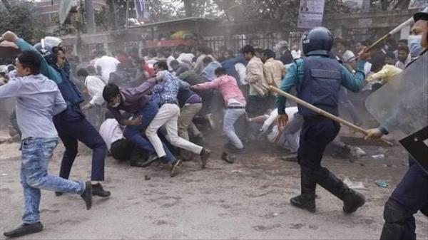 پلیس بنگلادش ده ها تن از فعالان اپوزیسیون را بازداشت کرد پلیس بنگلادش ده ها تن از فعالان اپوزیسیون را بازداشت کرد